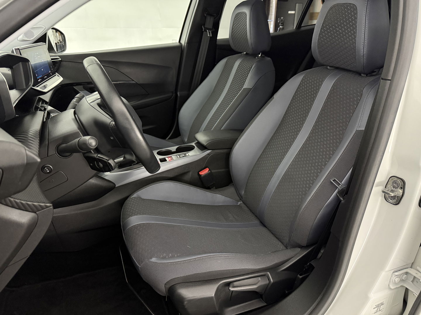 Peugeot 2008 1.2 PureTech | Virtual | 360° | Carplay | Cruise | Navi | LED | Parkeersens. | NAP