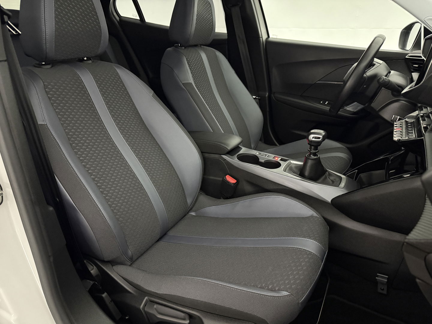 Peugeot 2008 1.2 PureTech | Virtual | 360° | Carplay | Cruise | Navi | LED | Parkeersens. | NAP