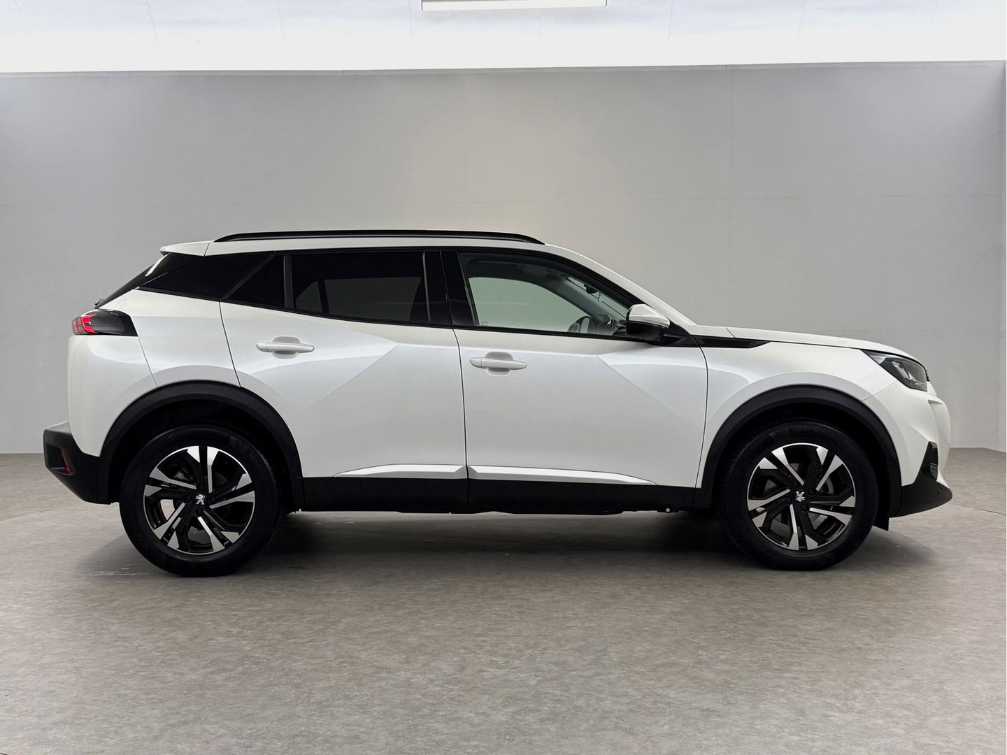 Peugeot 2008 1.2 PureTech | Virtual | 360° | Carplay | Cruise | Navi | LED | Parkeersens. | NAP