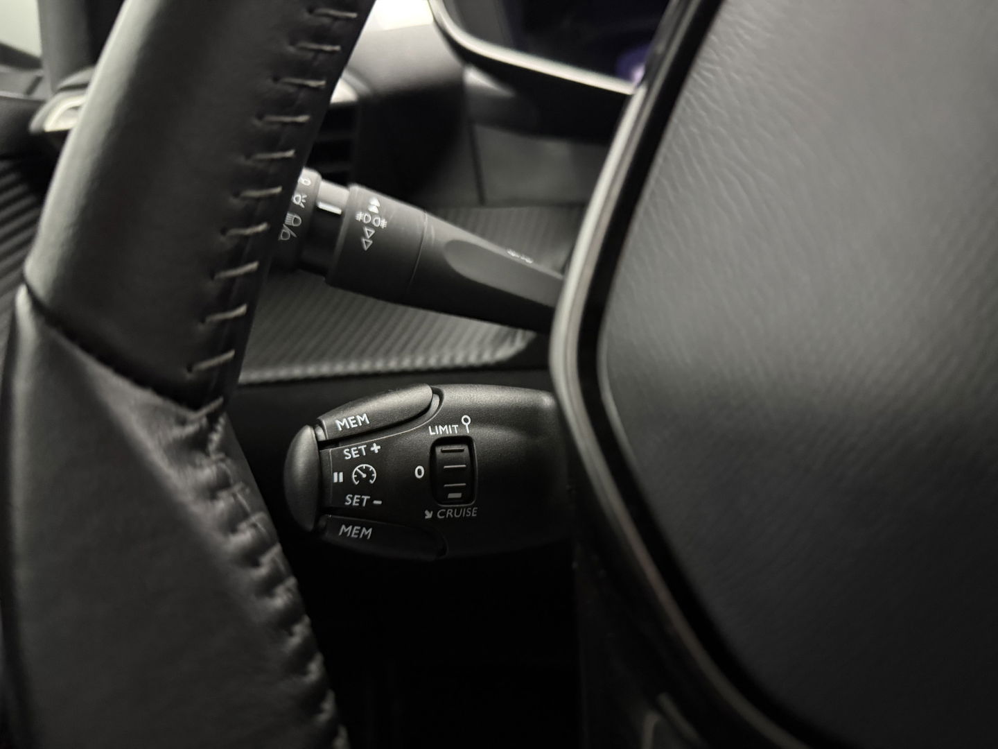 Peugeot 2008 1.2 PureTech | Virtual | 360° | Carplay | Cruise | Navi | LED | Parkeersens. | NAP