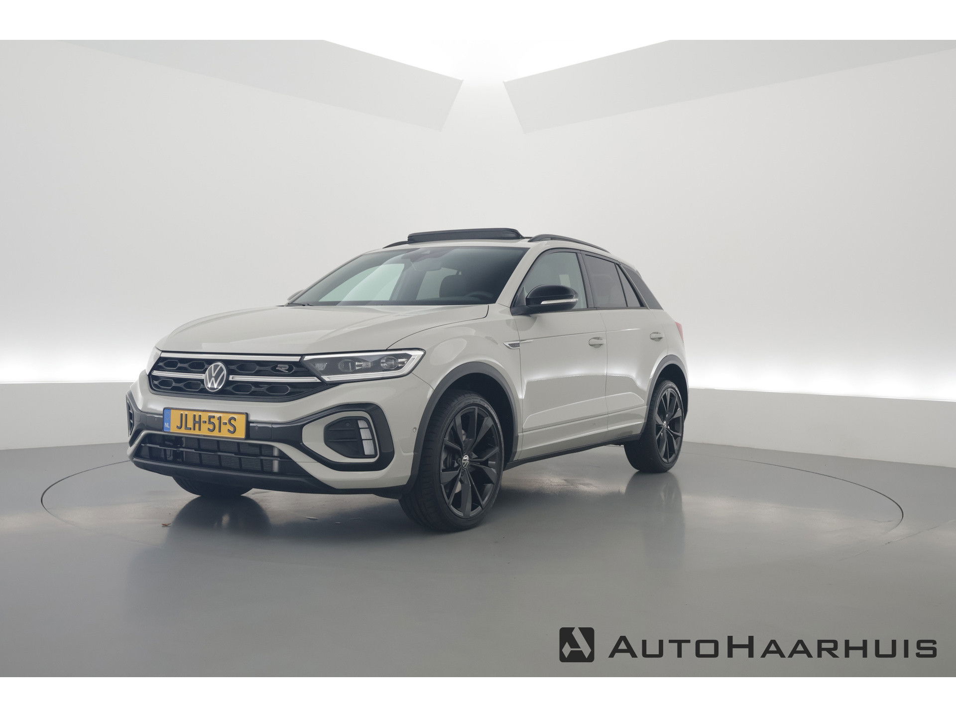 Volkswagen T-Roc 1.5 TSI R-Line Black Style | Pano | Afn. Trekhaak | IQ. Light | 19'' | Camera | Keyless | Adapt. Cruise