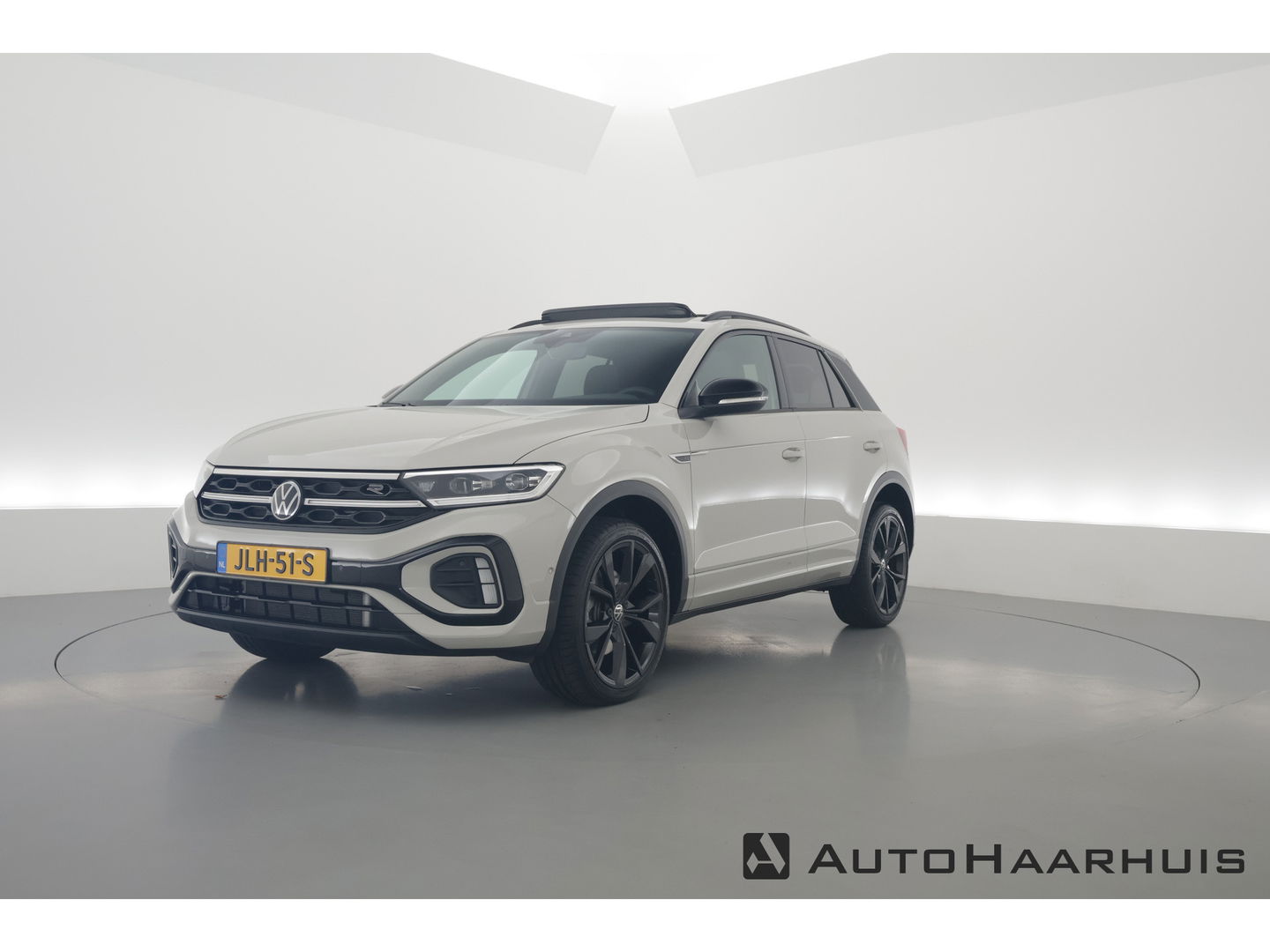 Volkswagen T-Roc 1.5 TSI R-Line Black Style | Pano | Afn. Trekhaak | IQ. Light | 19'' | Camera | Keyless | Adapt. Cruise