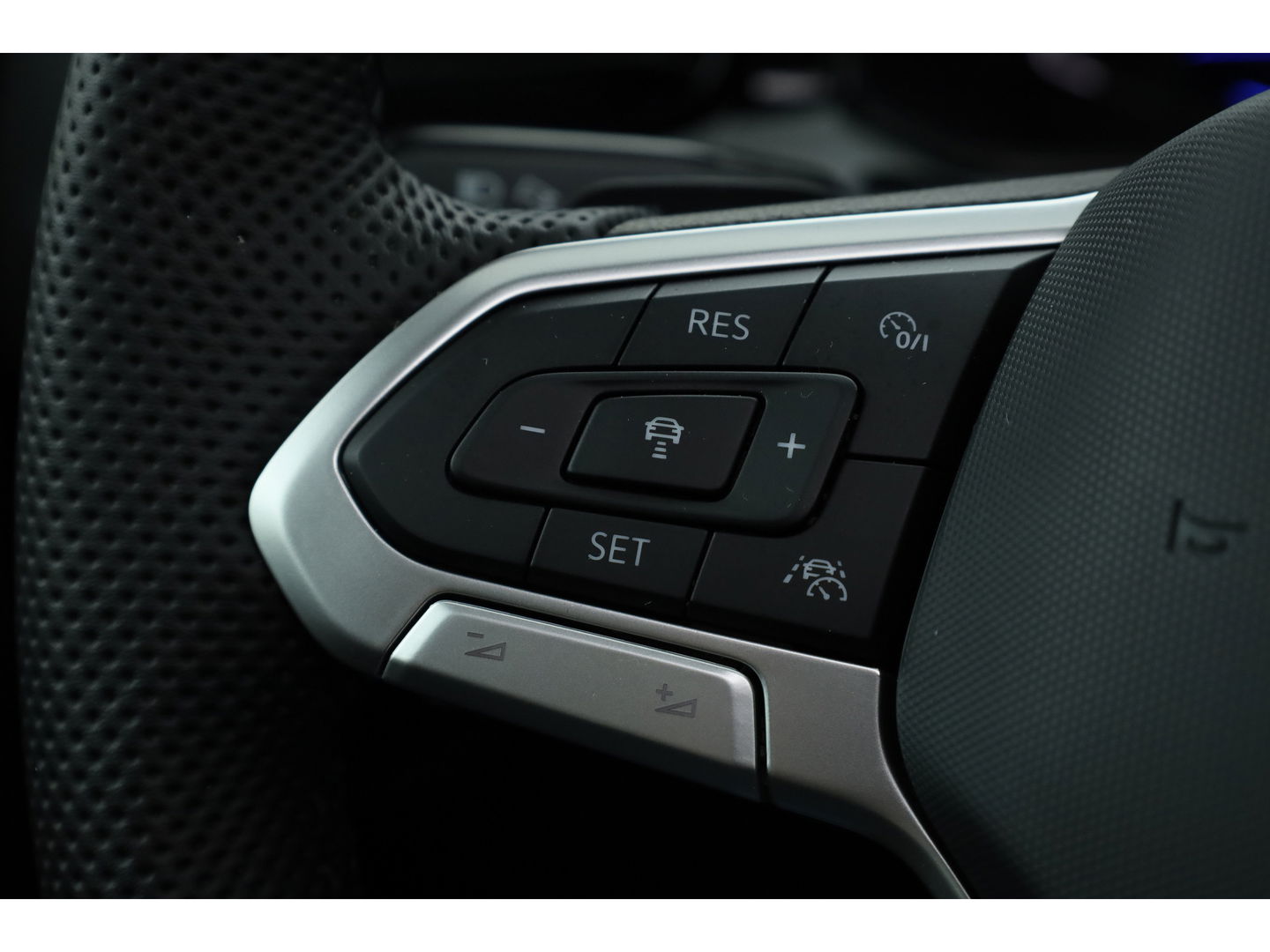 Volkswagen T-Roc 1.5 TSI R-Line Black Style | Pano | Afn. Trekhaak | IQ. Light | 19'' | Camera | Keyless | Adapt. Cruise