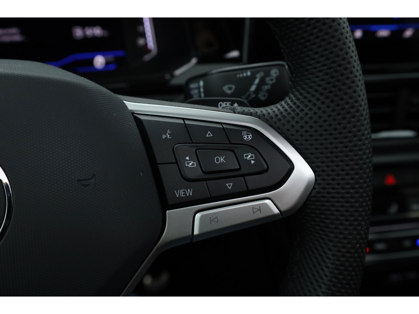 Volkswagen T-Roc 1.5 TSI R-Line Black Style | Pano | Afn. Trekhaak | IQ. Light | 19'' | Camera | Keyless | Adapt. Cruise