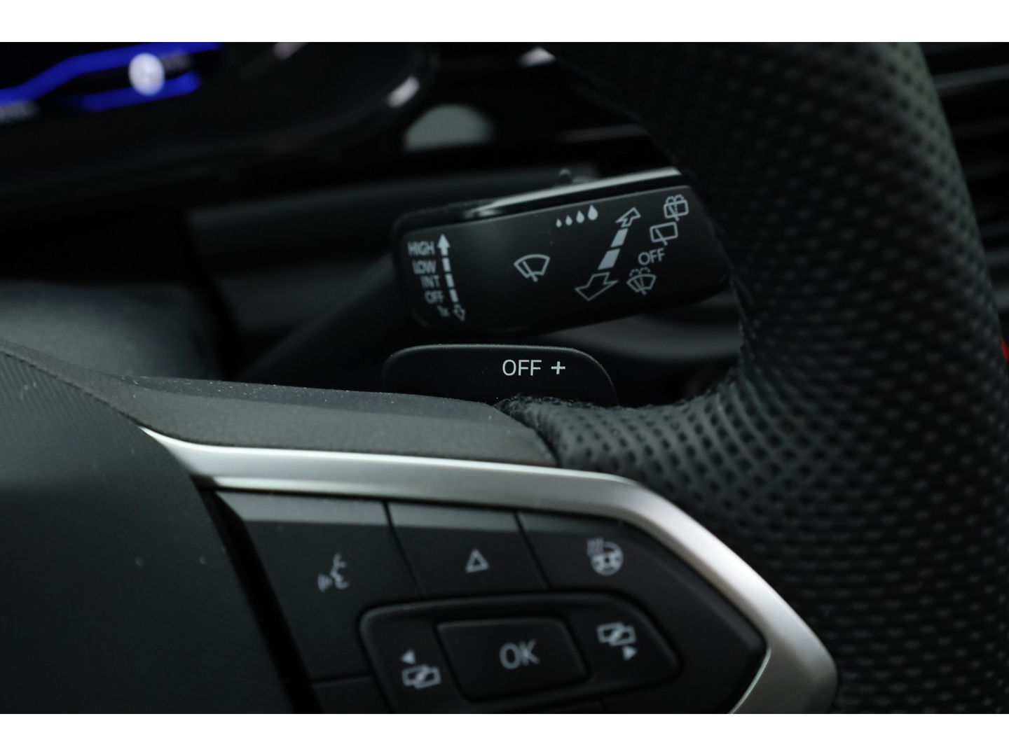 Volkswagen T-Roc 1.5 TSI R-Line Black Style | Pano | Afn. Trekhaak | IQ. Light | 19'' | Camera | Keyless | Adapt. Cruise