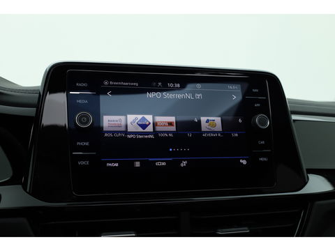 Volkswagen T-Roc 1.5 TSI R-Line Black Style | Pano | Afn. Trekhaak | IQ. Light | 19'' | Camera | Keyless | Adapt. Cruise