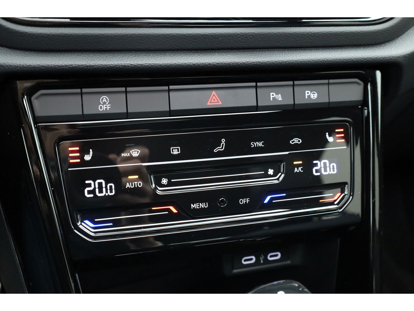 Volkswagen T-Roc 1.5 TSI R-Line Black Style | Pano | Afn. Trekhaak | IQ. Light | 19'' | Camera | Keyless | Adapt. Cruise