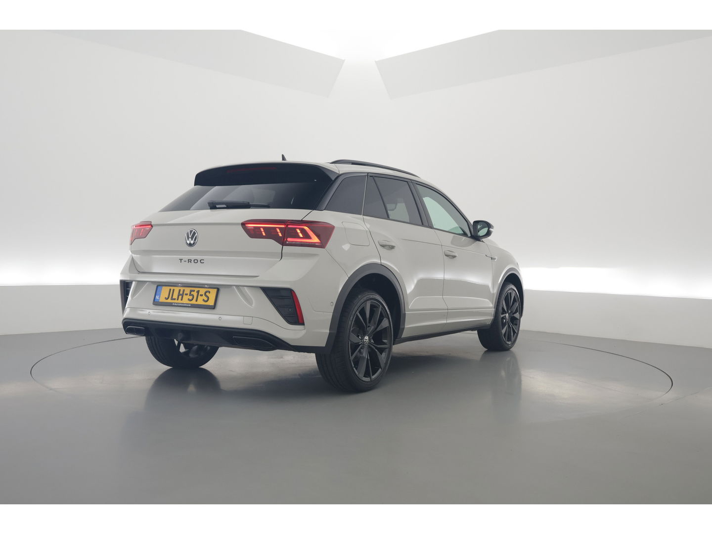 Volkswagen T-Roc 1.5 TSI R-Line Black Style | Pano | Afn. Trekhaak | IQ. Light | 19'' | Camera | Keyless | Adapt. Cruise