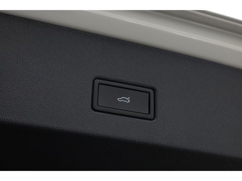 Volkswagen T-Roc 1.5 TSI R-Line Black Style | Pano | Afn. Trekhaak | IQ. Light | 19'' | Camera | Keyless | Adapt. Cruise