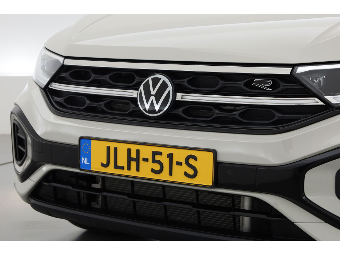 Volkswagen T-Roc 1.5 TSI R-Line Black Style | Pano | Afn. Trekhaak | IQ. Light | 19'' | Camera | Keyless | Adapt. Cruise