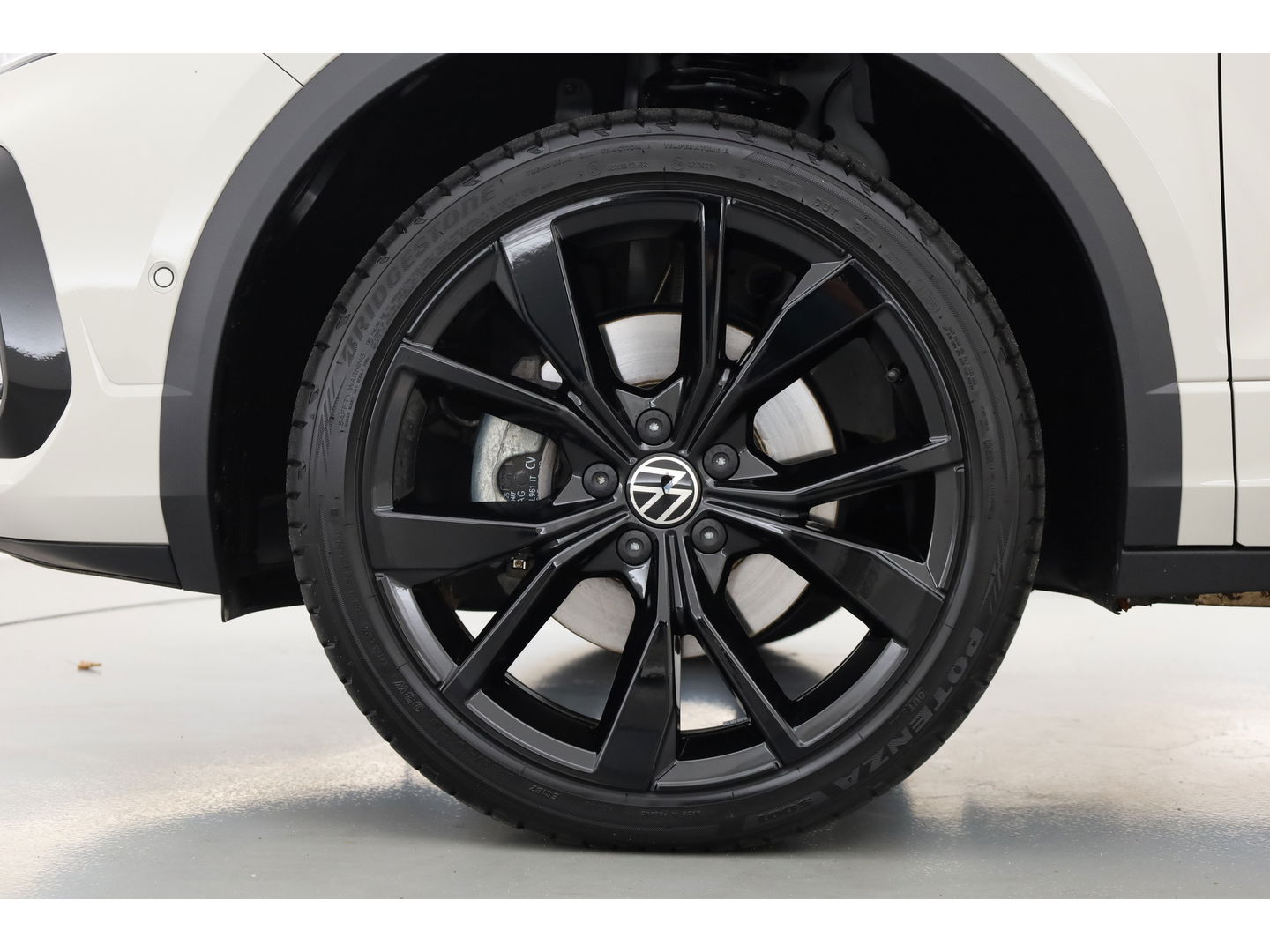 Volkswagen T-Roc 1.5 TSI R-Line Black Style | Pano | Afn. Trekhaak | IQ. Light | 19'' | Camera | Keyless | Adapt. Cruise