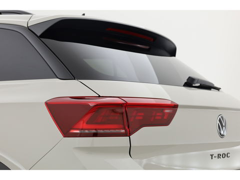 Volkswagen T-Roc 1.5 TSI R-Line Black Style | Pano | Afn. Trekhaak | IQ. Light | 19'' | Camera | Keyless | Adapt. Cruise