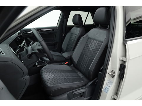 Volkswagen T-Roc 1.5 TSI R-Line Black Style | Pano | Afn. Trekhaak | IQ. Light | 19'' | Camera | Keyless | Adapt. Cruise