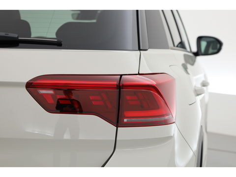 Volkswagen T-Roc 1.5 TSI R-Line Black Style | Pano | Afn. Trekhaak | IQ. Light | 19'' | Camera | Keyless | Adapt. Cruise