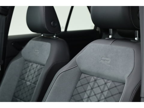 Volkswagen T-Roc 1.5 TSI R-Line Black Style | Pano | Afn. Trekhaak | IQ. Light | 19'' | Camera | Keyless | Adapt. Cruise