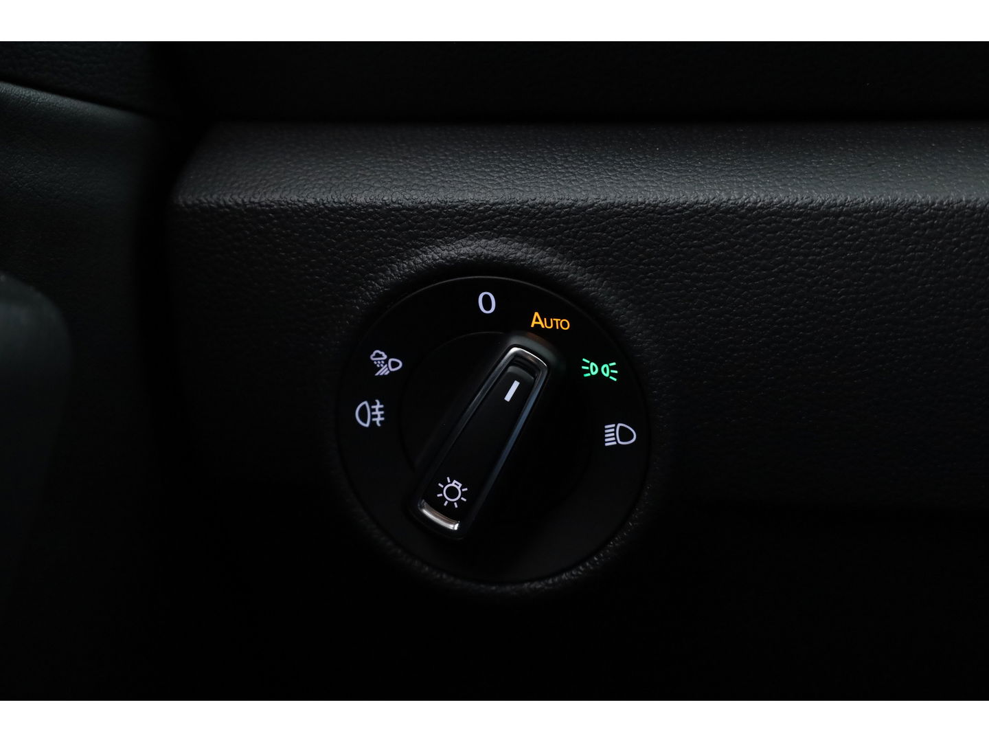 Volkswagen T-Roc 1.5 TSI R-Line Black Style | Pano | Afn. Trekhaak | IQ. Light | 19'' | Camera | Keyless | Adapt. Cruise