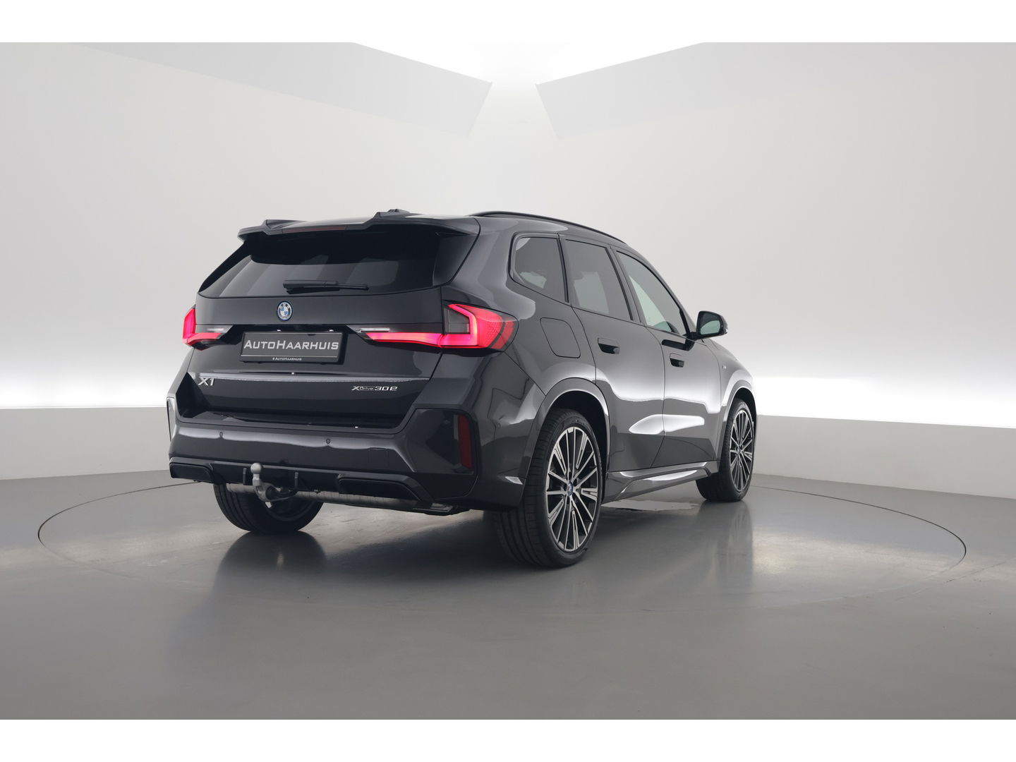 BMW X1 xDrive30e M Sport | Pano | HUD | 360cam | H&K | Elek. Stoelen | Adapt. Cruise | 20''