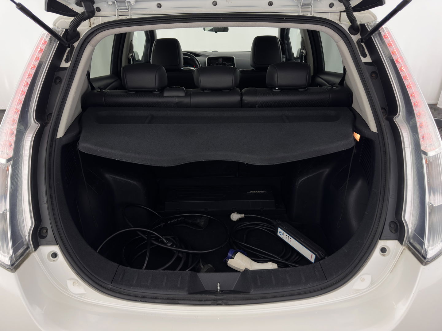 Nissan Leaf Tekna 24 kWh Aut. *LUXURY-LEATHER | FULL-LED | BOSE-SURROUND | TOP-VIEW | KEYLESS | NAVI-FULLMAP | ECC | HEATED-COMFORTSEATS | CAMERA | DIGI-COCKPIT | PRIVACY-GLASS | 17"ALU*