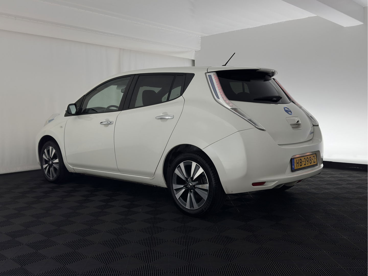 Nissan Leaf Tekna 24 kWh Aut. *LUXURY-LEATHER | FULL-LED | BOSE-SURROUND | TOP-VIEW | KEYLESS | NAVI-FULLMAP | ECC | HEATED-COMFORTSEATS | CAMERA | DIGI-COCKPIT | PRIVACY-GLASS | 17"ALU*