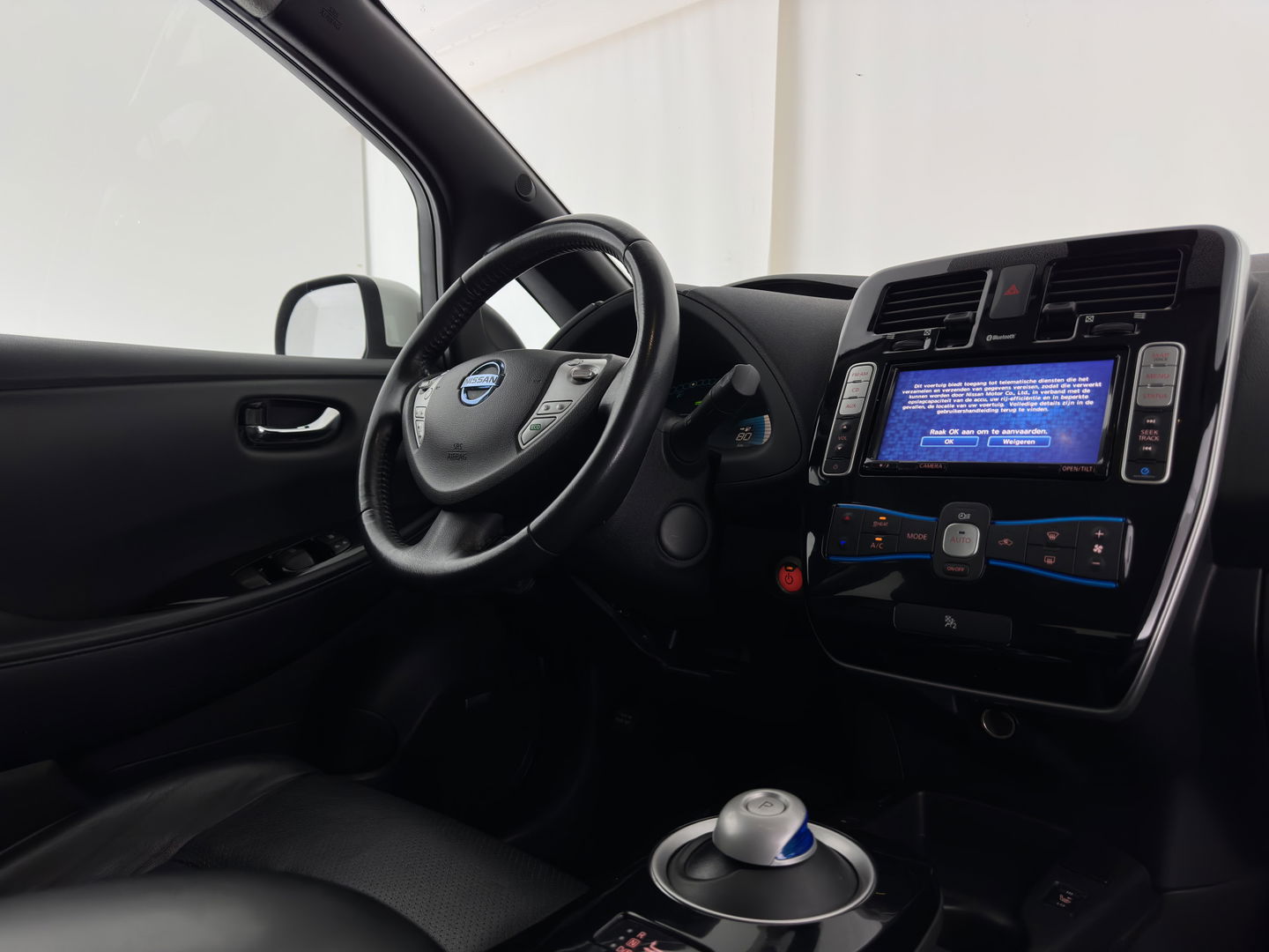 Nissan Leaf Tekna 24 kWh Aut. *LUXURY-LEATHER | FULL-LED | BOSE-SURROUND | TOP-VIEW | KEYLESS | NAVI-FULLMAP | ECC | HEATED-COMFORTSEATS | CAMERA | DIGI-COCKPIT | PRIVACY-GLASS | 17"ALU*