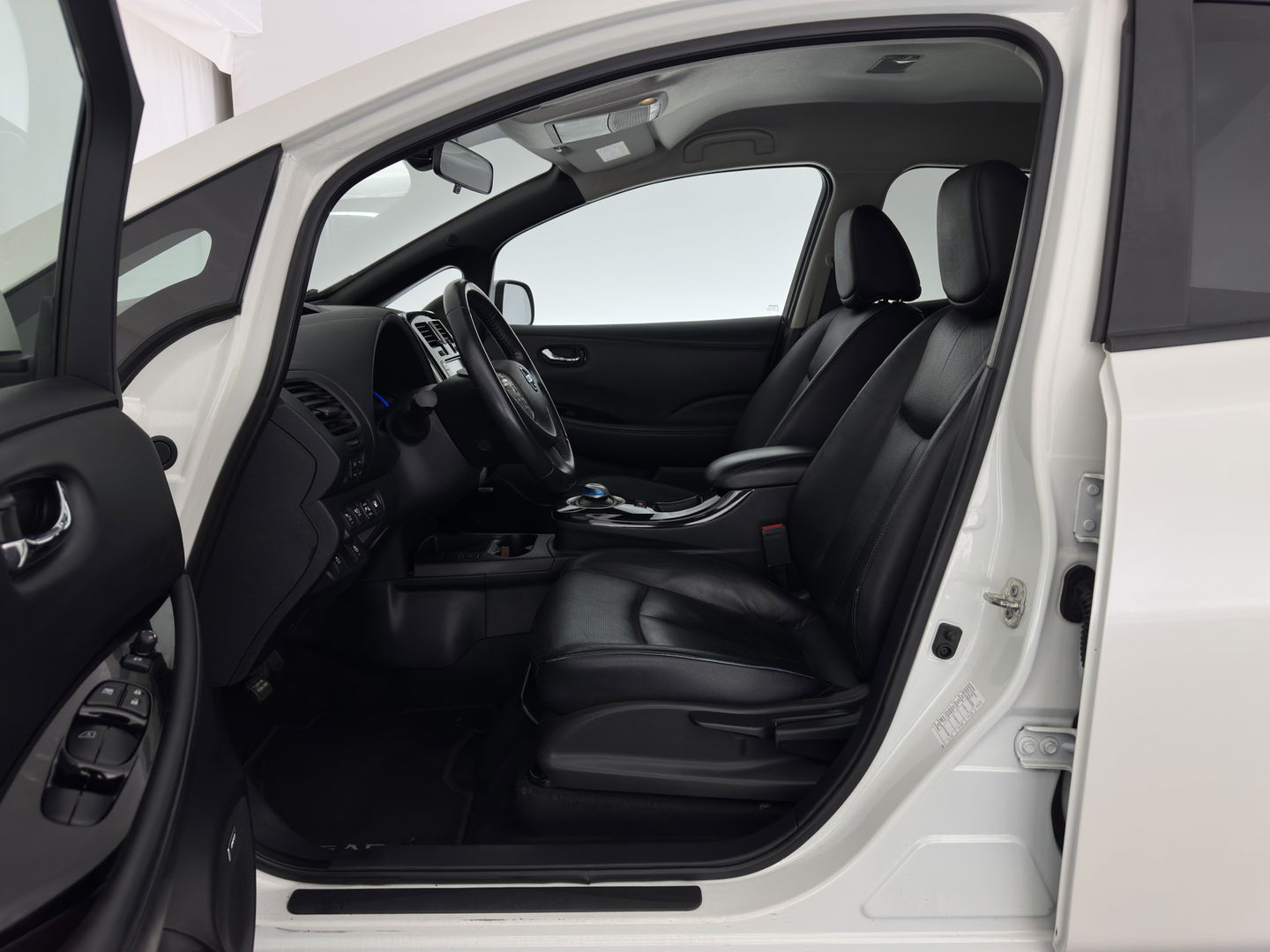 Nissan Leaf Tekna 24 kWh Aut. *LUXURY-LEATHER | FULL-LED | BOSE-SURROUND | TOP-VIEW | KEYLESS | NAVI-FULLMAP | ECC | HEATED-COMFORTSEATS | CAMERA | DIGI-COCKPIT | PRIVACY-GLASS | 17"ALU*