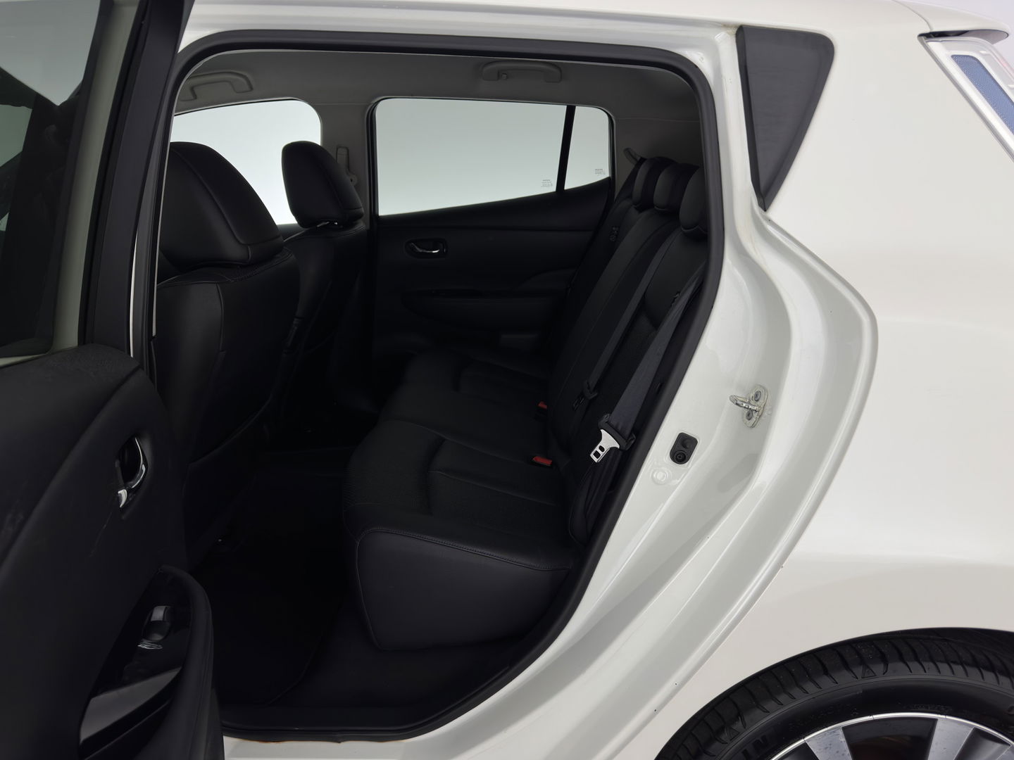 Nissan Leaf Tekna 24 kWh Aut. *LUXURY-LEATHER | FULL-LED | BOSE-SURROUND | TOP-VIEW | KEYLESS | NAVI-FULLMAP | ECC | HEATED-COMFORTSEATS | CAMERA | DIGI-COCKPIT | PRIVACY-GLASS | 17"ALU*