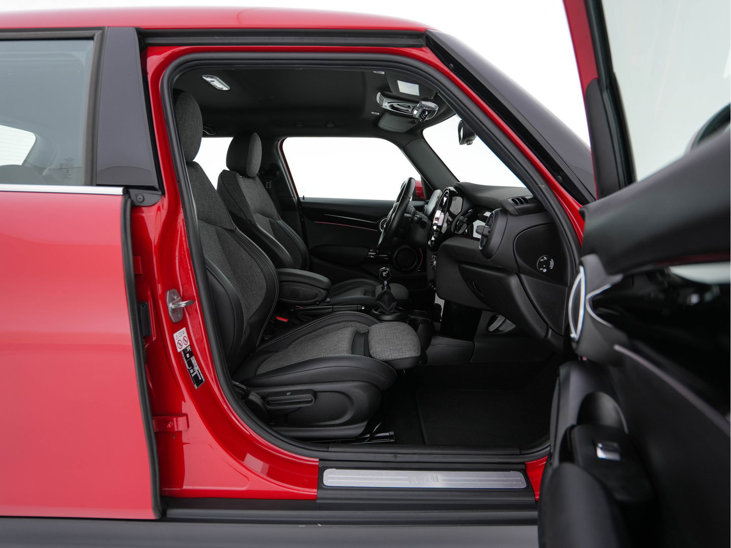 MINI Mini 1.5 Cooper Business Edition (INCL-BTW) *LEATHER-FABRIC | FULL-LED | DIGI-COCKPIT | SPORT-SEATS | AMBIENT-LIGHT | NAVI-FULLMAP | DAB+ | AIRCO | CRUISE | PDC | 16''ALU*