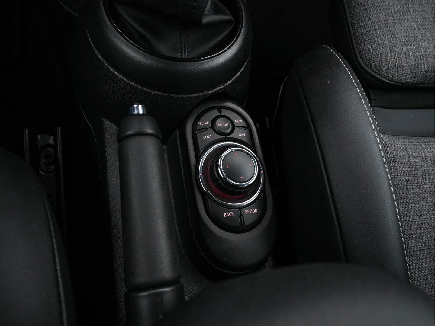 MINI Mini 1.5 Cooper Business Edition (INCL-BTW) *LEATHER-FABRIC | FULL-LED | DIGI-COCKPIT | SPORT-SEATS | AMBIENT-LIGHT | NAVI-FULLMAP | DAB+ | AIRCO | CRUISE | PDC | 16''ALU*