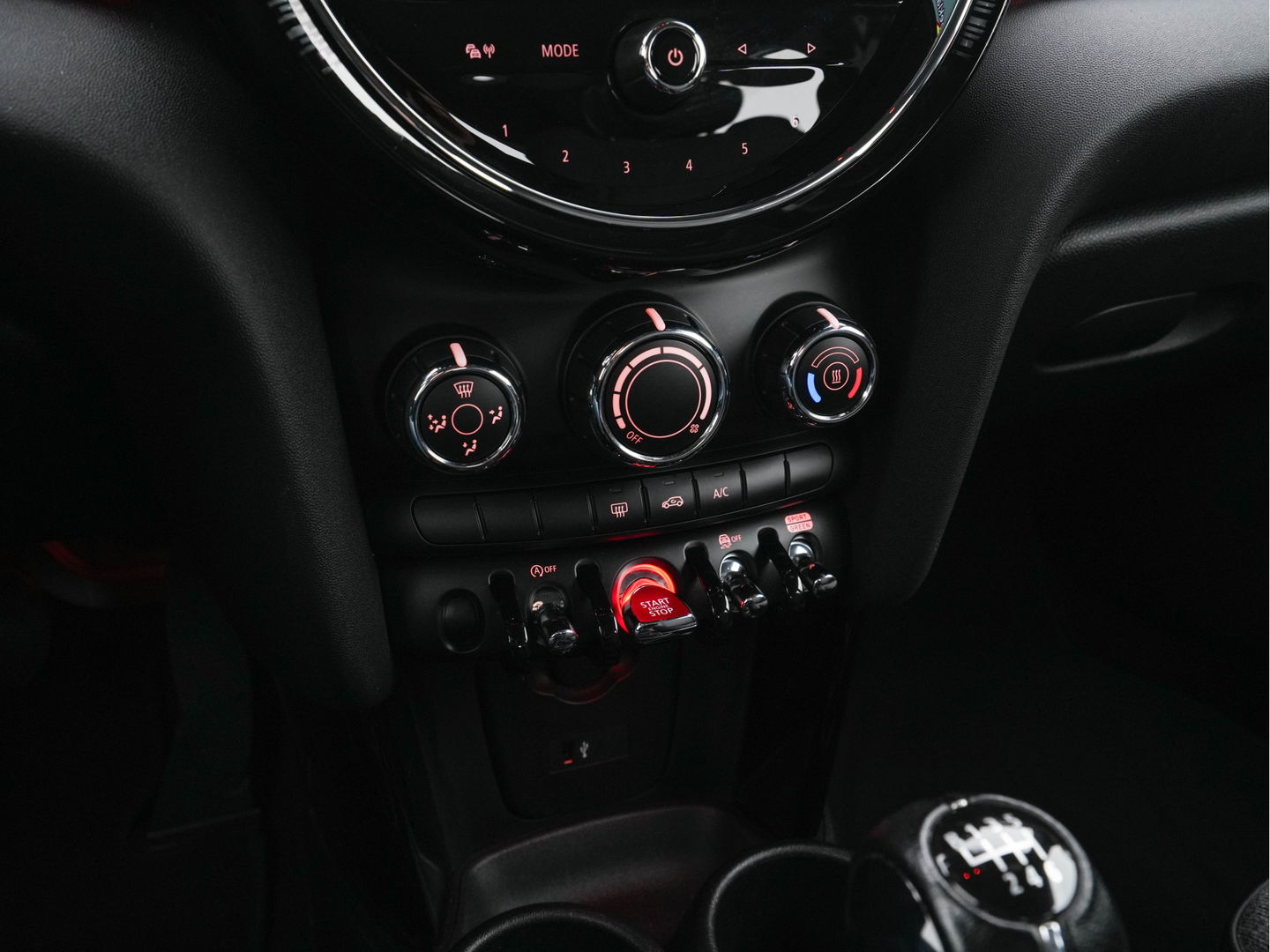 MINI Mini 1.5 Cooper Business Edition (INCL-BTW) *LEATHER-FABRIC | FULL-LED | DIGI-COCKPIT | SPORT-SEATS | AMBIENT-LIGHT | NAVI-FULLMAP | DAB+ | AIRCO | CRUISE | PDC | 16''ALU*