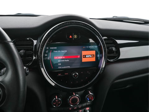 MINI Mini 1.5 Cooper Business Edition (INCL-BTW) *LEATHER-FABRIC | FULL-LED | DIGI-COCKPIT | SPORT-SEATS | AMBIENT-LIGHT | NAVI-FULLMAP | DAB+ | AIRCO | CRUISE | PDC | 16''ALU*