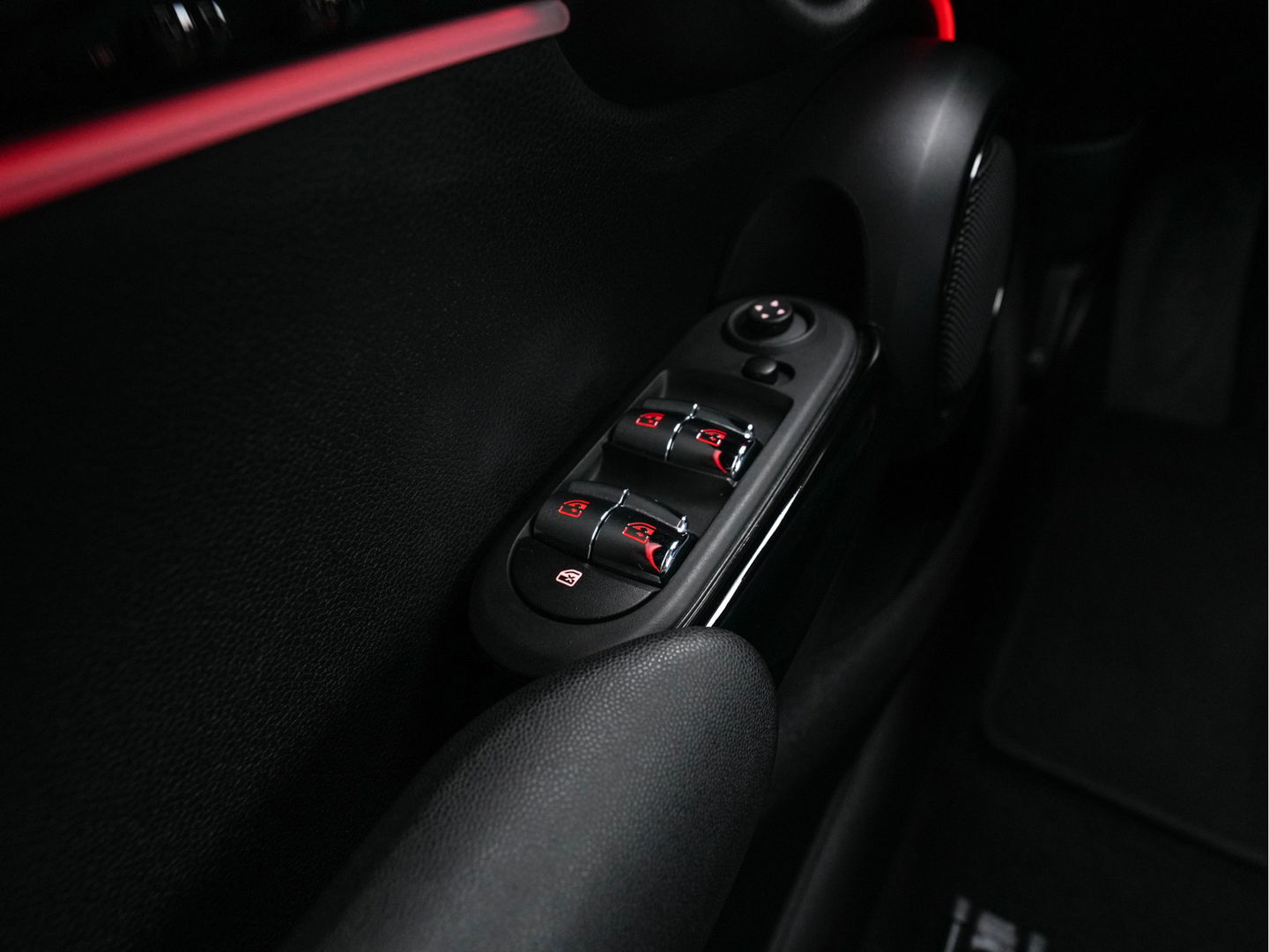 MINI Mini 1.5 Cooper Business Edition (INCL-BTW) *LEATHER-FABRIC | FULL-LED | DIGI-COCKPIT | SPORT-SEATS | AMBIENT-LIGHT | NAVI-FULLMAP | DAB+ | AIRCO | CRUISE | PDC | 16''ALU*