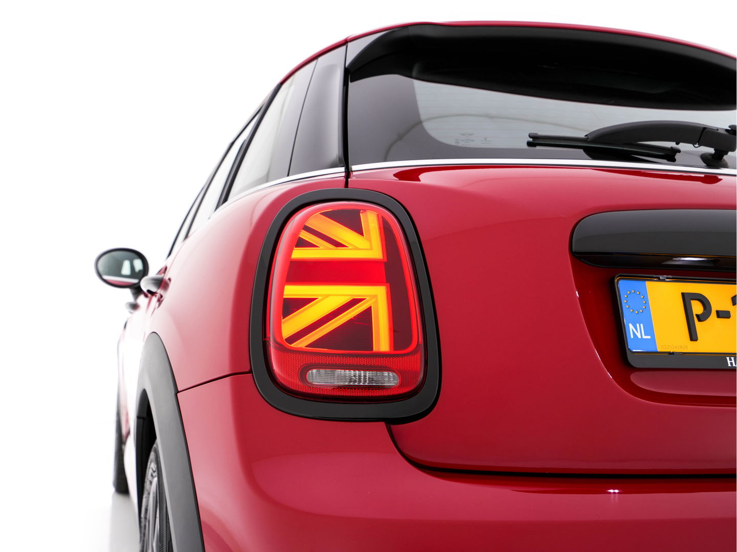 MINI Mini 1.5 Cooper Business Edition (INCL-BTW) *LEATHER-FABRIC | FULL-LED | DIGI-COCKPIT | SPORT-SEATS | AMBIENT-LIGHT | NAVI-FULLMAP | DAB+ | AIRCO | CRUISE | PDC | 16''ALU*