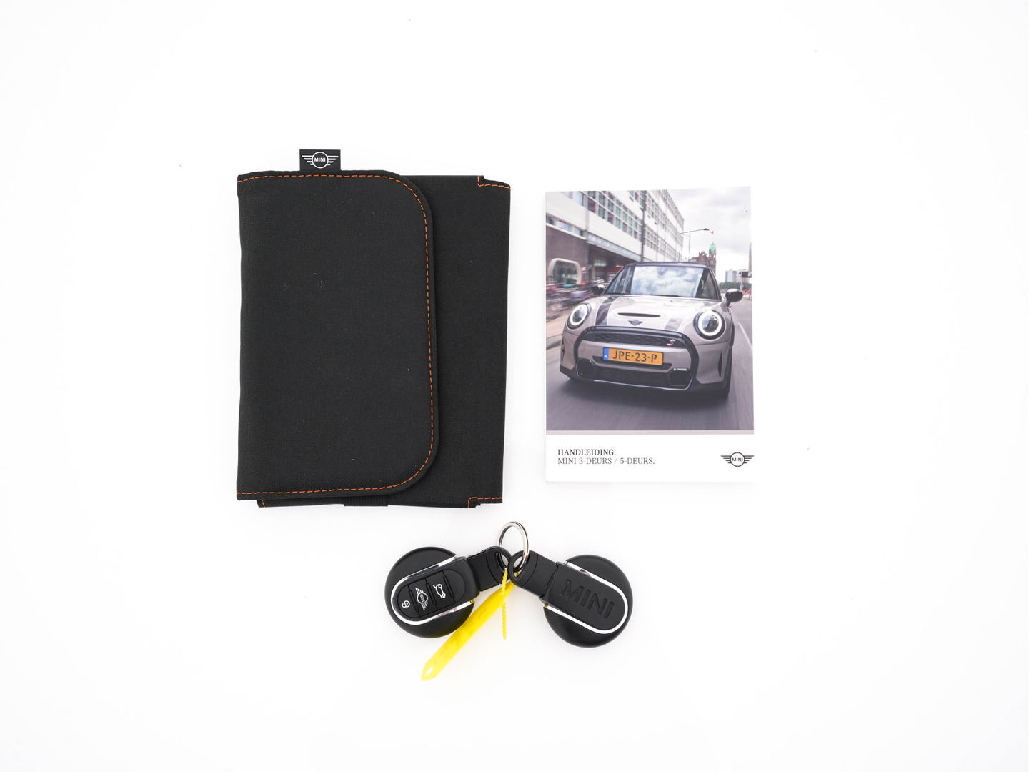 MINI Mini 1.5 Cooper Business Edition (INCL-BTW) *LEATHER-FABRIC | FULL-LED | DIGI-COCKPIT | SPORT-SEATS | AMBIENT-LIGHT | NAVI-FULLMAP | DAB+ | AIRCO | CRUISE | PDC | 16''ALU*