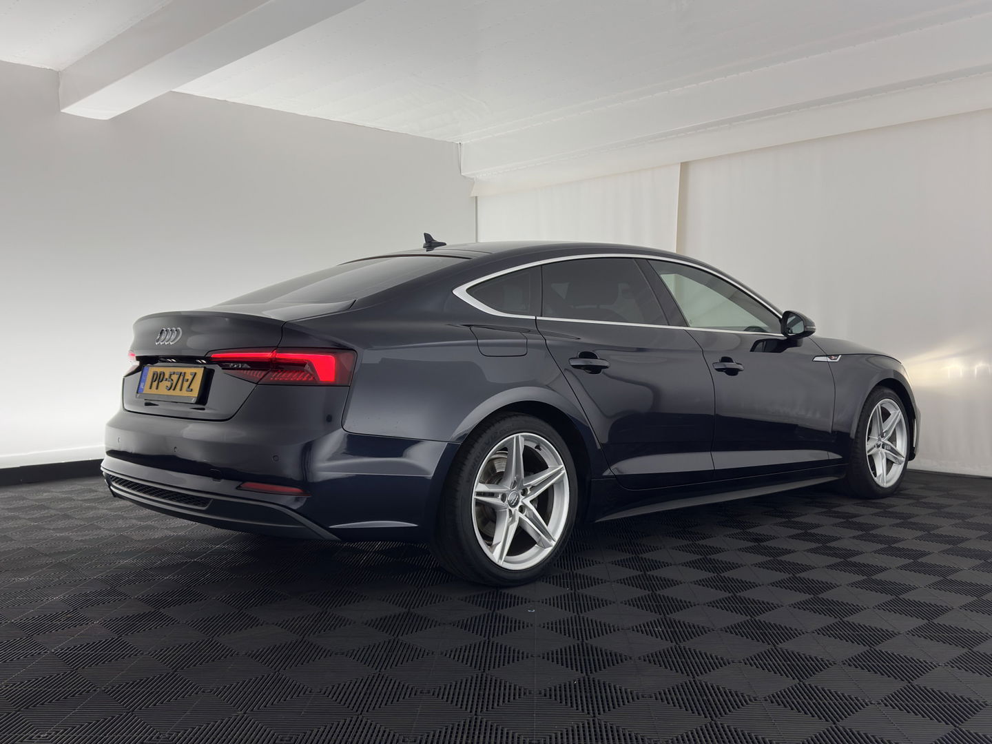 Audi A5 Sportback 1.4 TFSI S-Line Competition Aut. *FULL-LED | LEATHER-FABRIC | SPORT-SEATS | NAVI-FULLMAP | SHIFT-PADDLES | PRIVACY-GLASS | ECC | PDC | CRUISE | 18''ALU*