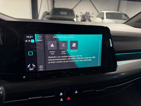 Volkswagen Golf 1.5 eTSI Life Business KEYLESS CAM