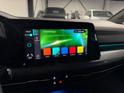 Volkswagen Golf 1.5 eTSI Life Business KEYLESS CAM