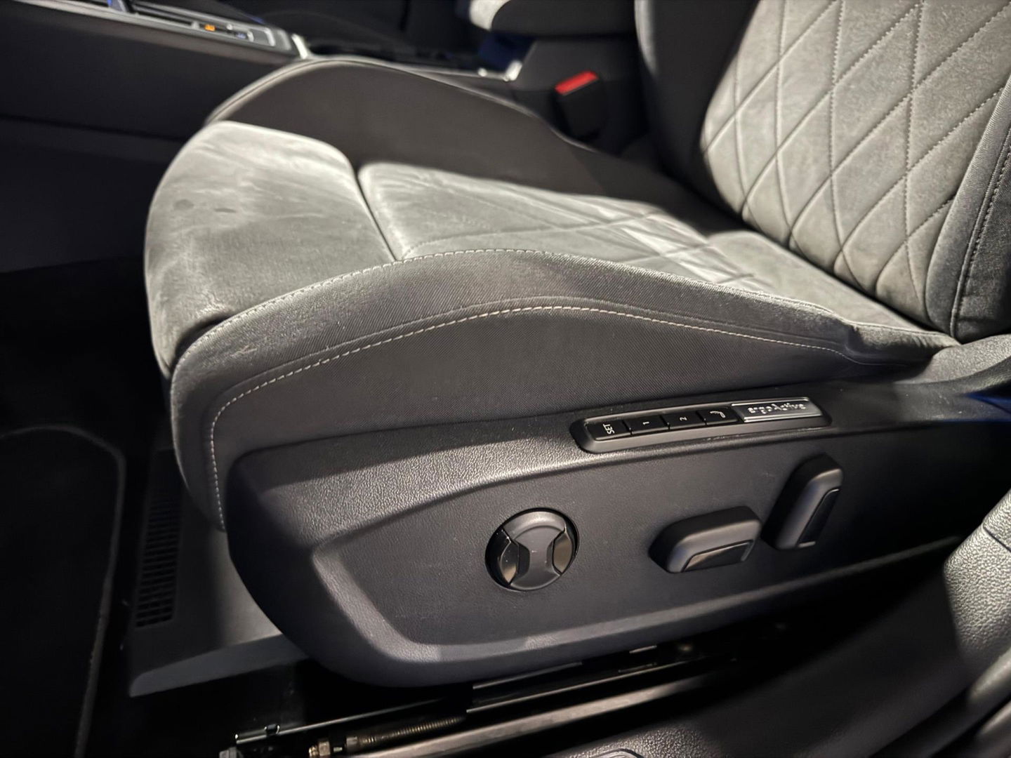 Volkswagen Golf 1.5 eTSI Life Business KEYLESS CAM