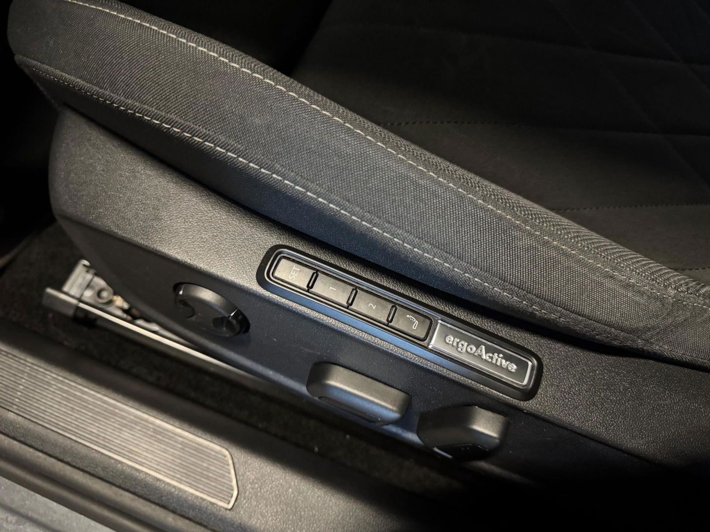 Volkswagen Golf 1.5 eTSI Life Business KEYLESS CAM