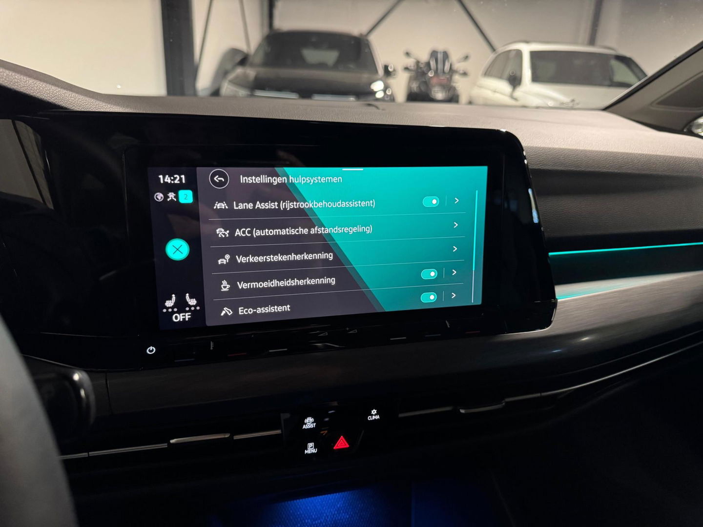 Volkswagen Golf 1.5 eTSI Life Business KEYLESS CAM