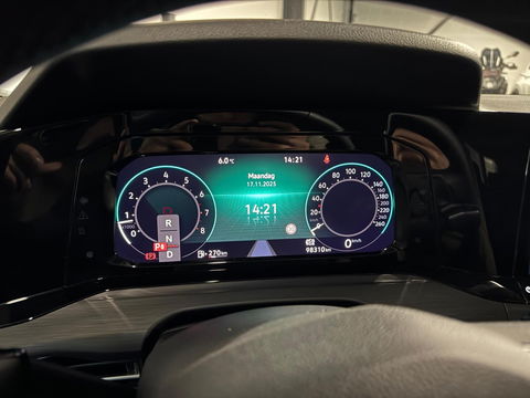 Volkswagen Golf 1.5 eTSI Life Business KEYLESS CAM