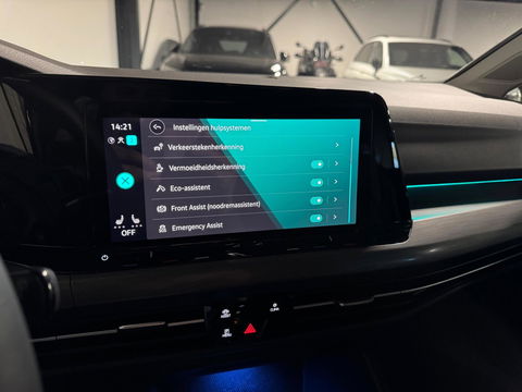 Volkswagen Golf 1.5 eTSI Life Business KEYLESS CAM