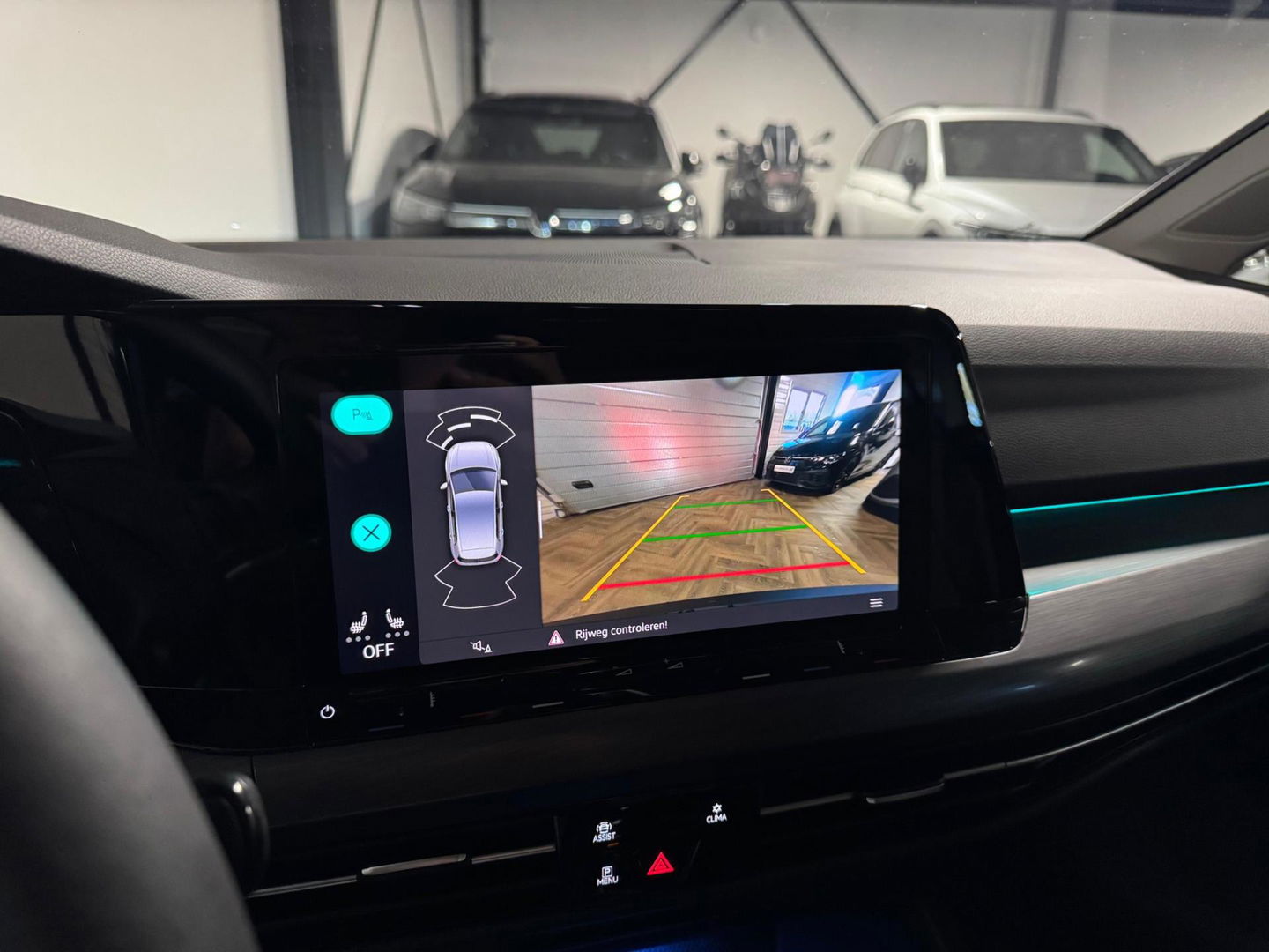 Volkswagen Golf 1.5 eTSI Life Business KEYLESS CAM