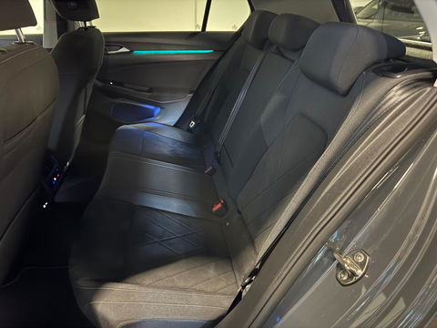 Volkswagen Golf 1.5 eTSI Life Business KEYLESS CAM