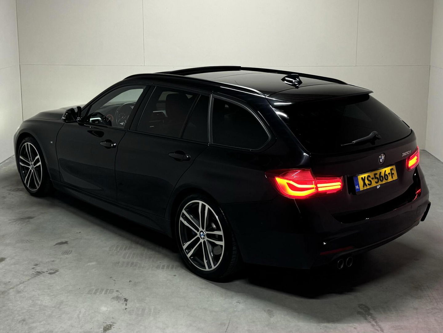 BMW 3 Serie Touring 320i M Sport Pano H/K Leer Camera NAP