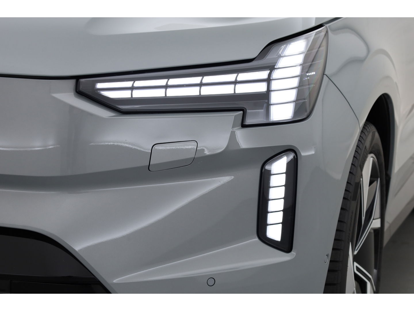 Volvo EX90 Twin Motor Plus 7p. 111 kWh | Luchtvering | B&W Audio | Pano | Climate | HUD | 22 inch |