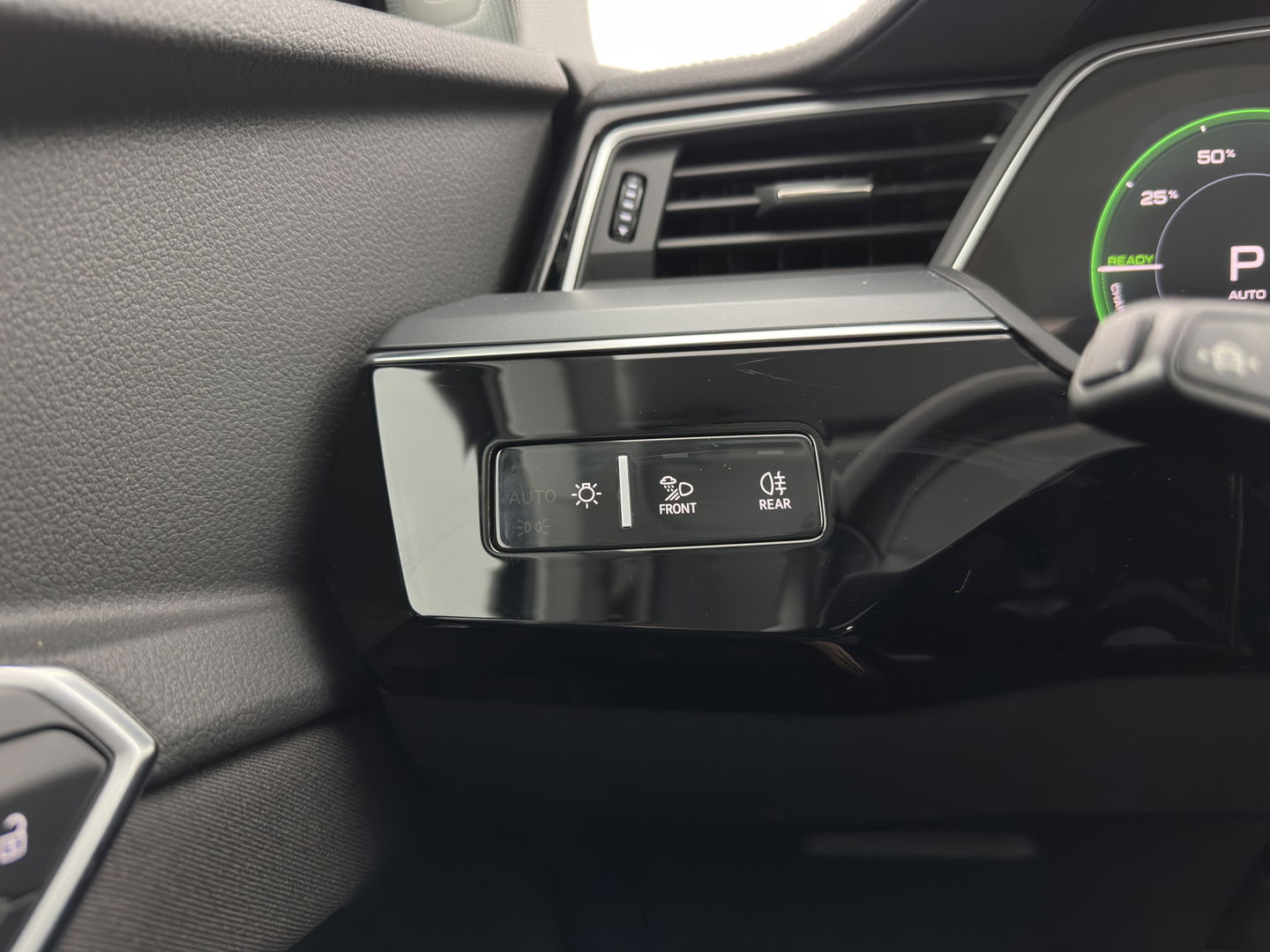 Audi e-tron 50 quattro Launch edition 71 kWh *DRIVE MOTOR AUDIBLE* [ 3-Fase ] {SOH-100%} Aut. *FULL-LED | DIGI-COCKPIT | NAVI-FULLMAP | HEATED-COMFORTSEATS | KEYLESS | AUDI-SOUND | KEYLESS | SHIFT-PADDLES | ECC | PDC | CRUISE | 20''ALU*