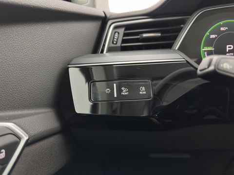 Audi e-tron 50 quattro Launch edition 71 kWh *DRIVE MOTOR AUDIBLE* [ 3-Fase ] {SOH-100%} Aut. *FULL-LED | DIGI-COCKPIT | NAVI-FULLMAP | HEATED-COMFORTSEATS | KEYLESS | AUDI-SOUND | KEYLESS | SHIFT-PADDLES | ECC | PDC | CRUISE | 20''ALU*