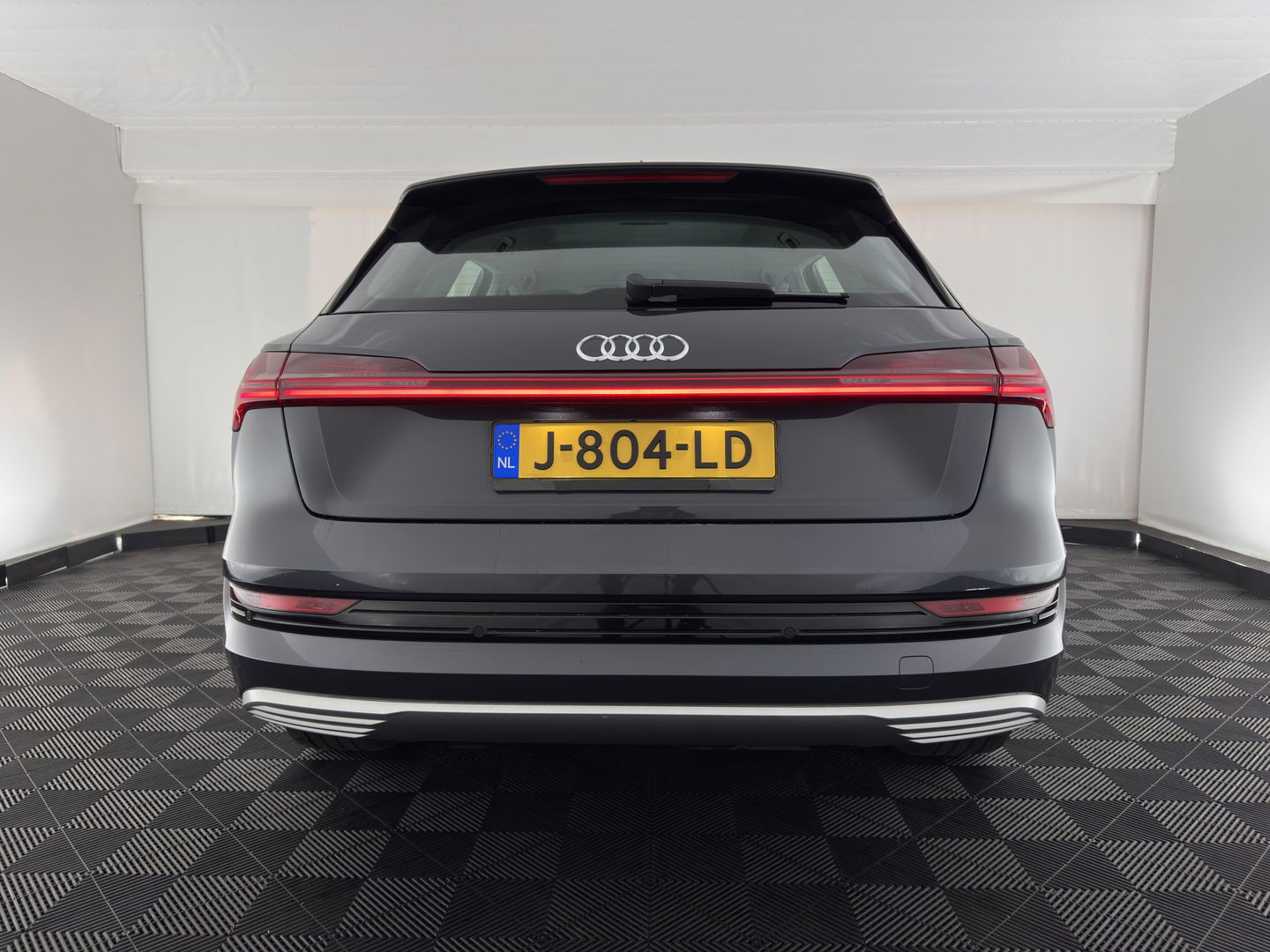 Audi e-tron 50 quattro Launch edition 71 kWh *DRIVE MOTOR AUDIBLE* [ 3-Fase ] {SOH-100%} Aut. *FULL-LED | DIGI-COCKPIT | NAVI-FULLMAP | HEATED-COMFORTSEATS | KEYLESS | AUDI-SOUND | KEYLESS | SHIFT-PADDLES | ECC | PDC | CRUISE | 20''ALU*