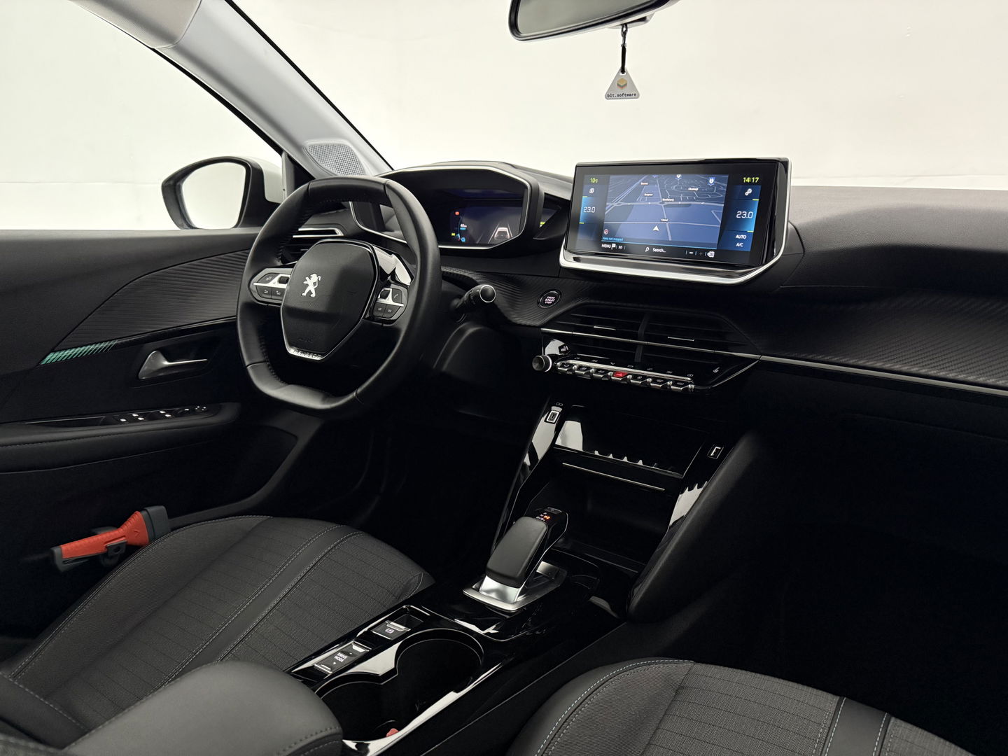 Peugeot 208 EV Allure 50 kWh | SOH 92% | Snelladen | Pano | 360° | Virtual | Carplay | Navi | Parkeersens. | NAP