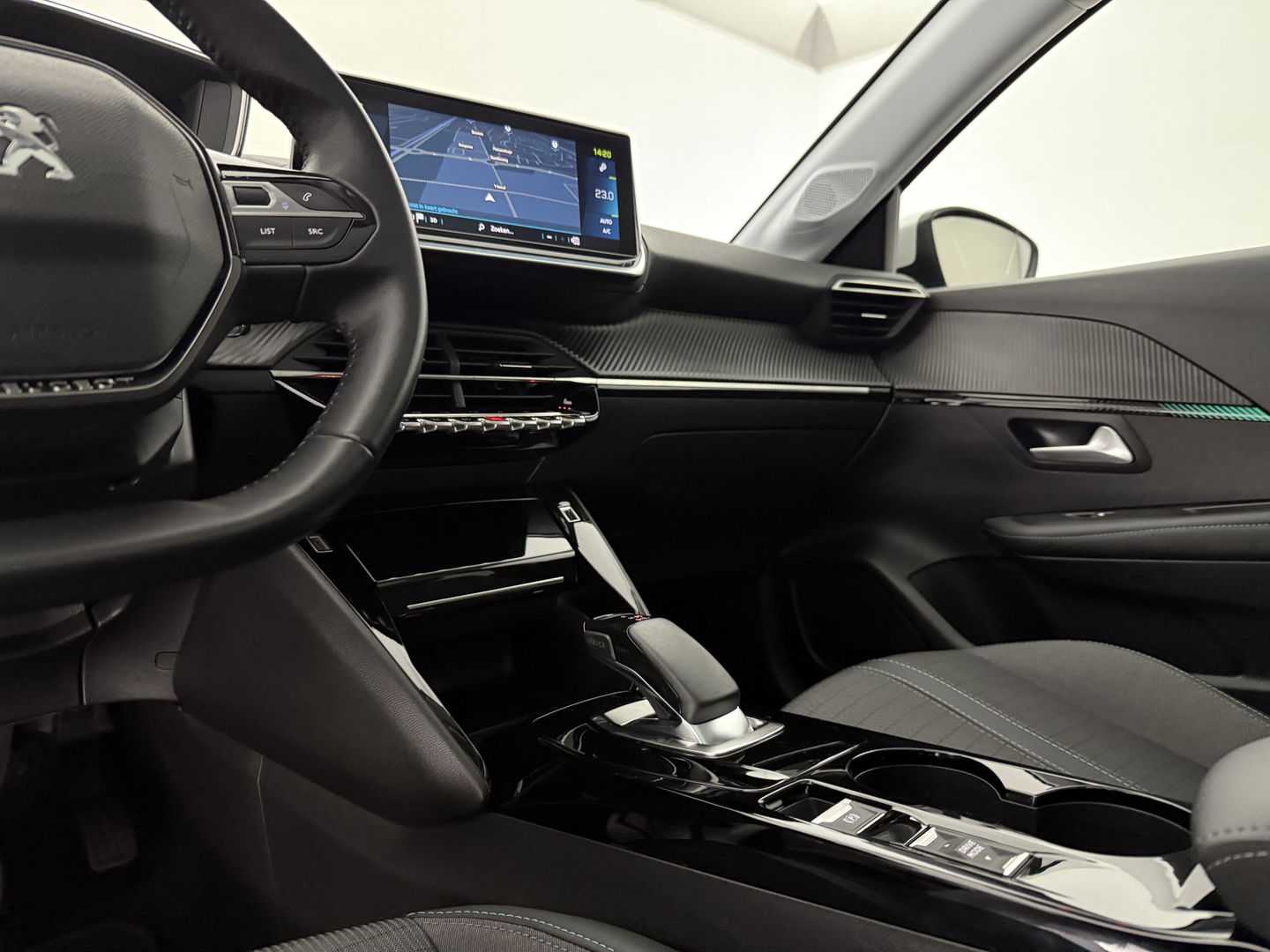 Peugeot 208 EV Allure 50 kWh | SOH 92% | Snelladen | Pano | 360° | Virtual | Carplay | Navi | Parkeersens. | NAP